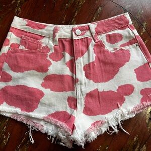 super cute cow print shorts!